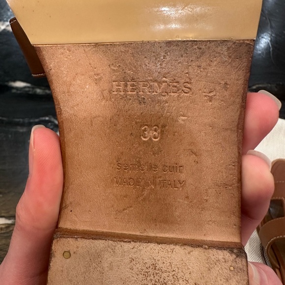 ✨ Hermes Oran Flat Sandal - Caramel/Gold ✨ - Picture 9 of 11